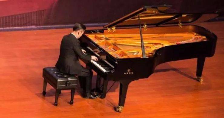 【回顾】2017八大胜亚洲音乐奖学金-岭南师范学院颁奖典礼暨八大胜艺术家孙鹏杰钢琴独奏音乐会及大师班活动成功举办