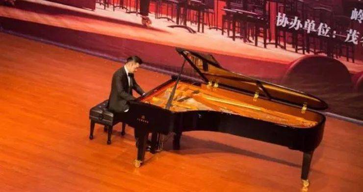 【回顾】2017八大胜亚洲音乐奖学金-岭南师范学院颁奖典礼暨八大胜艺术家孙鹏杰钢琴独奏音乐会及大师班活动成功举办