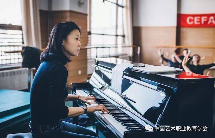 八大胜跨界钢琴及八大胜舞蹈教育课件助力“CEFA艺术教育高级人才研修班——中国古典舞身韵课”