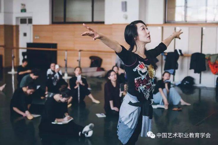 八大胜跨界钢琴及八大胜舞蹈教育课件助力“CEFA艺术教育高级人才研修班——中国古典舞身韵课”