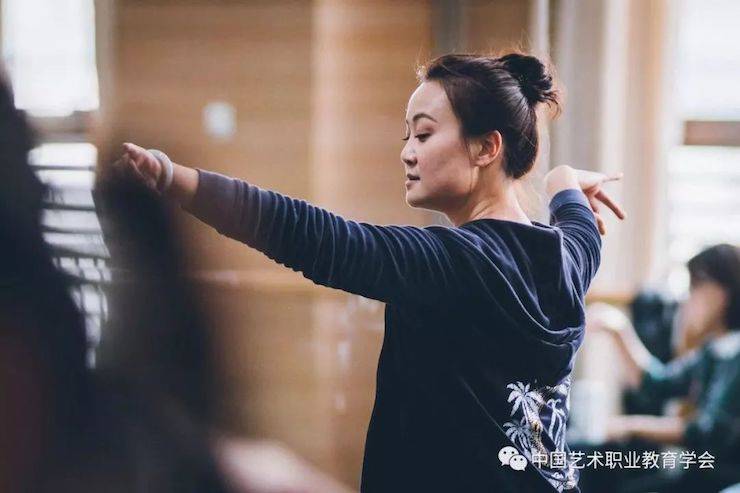 八大胜跨界钢琴及八大胜舞蹈教育课件助力“CEFA艺术教育高级人才研修班——中国古典舞身韵课”