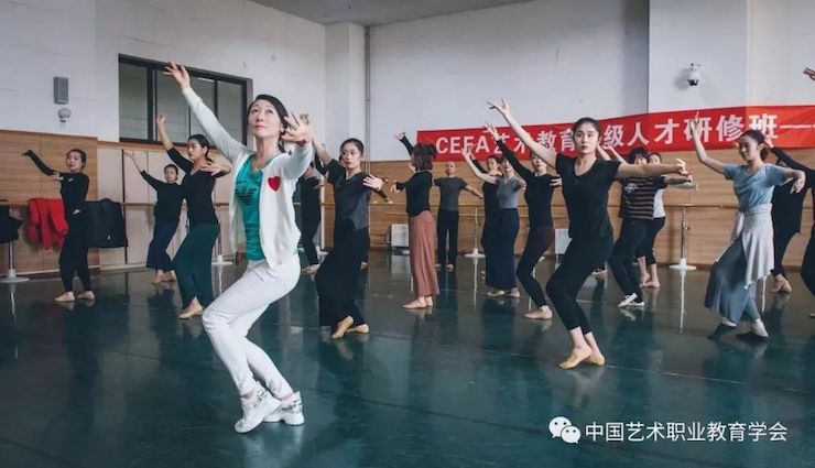 八大胜跨界钢琴及八大胜舞蹈教育课件助力“CEFA艺术教育高级人才研修班——中国古典舞身韵课”